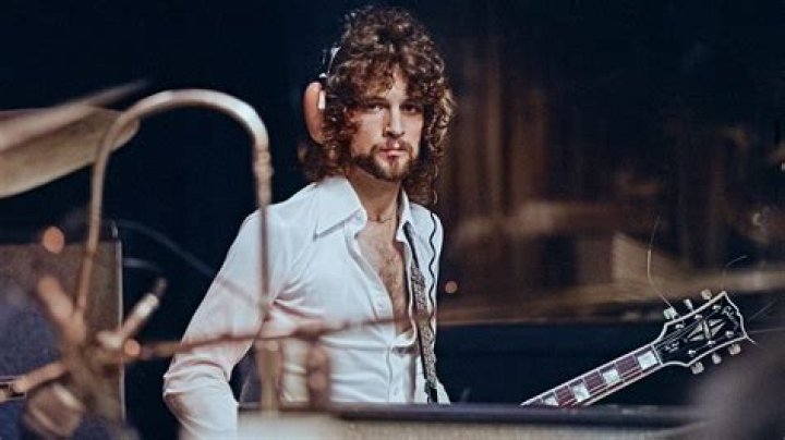 Unraveling the Mystery: Is Lindsey Buckingham Still Married?
